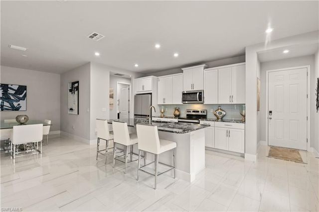 10355 Bonavie Cove DR, Fort Myers, FL 33966