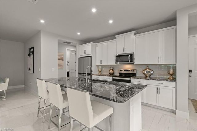 10355 Bonavie Cove DR, Fort Myers, FL 33966