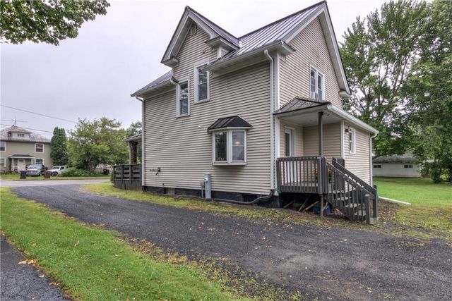 413 E Stanley Street, Thorp, WI 54771