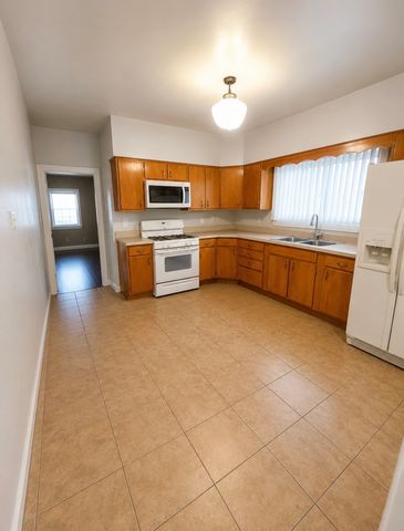 8736 S Justine Street, Chicago, IL 60620