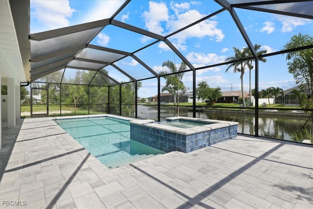 520 SW 28th ST, Cape Coral, FL 33914