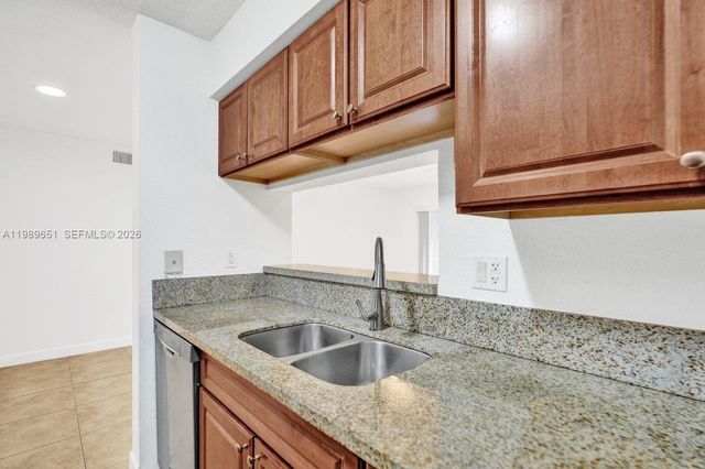 949 Riverside Dr 417, Coral Springs, FL 33071