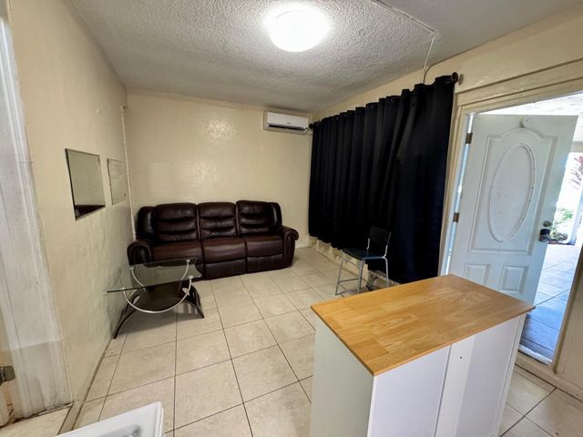 5491 NW 12th Street, Lauderhill, FL 33313