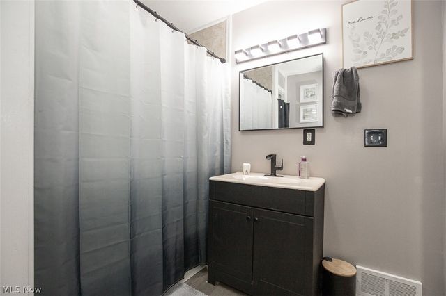 370 Taft Avenue, Bedford, OH 44146