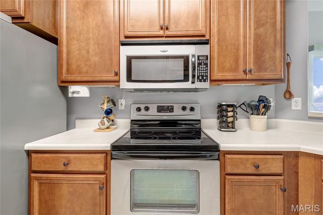 1437 Colonial Drive, St Charles, MO 63304