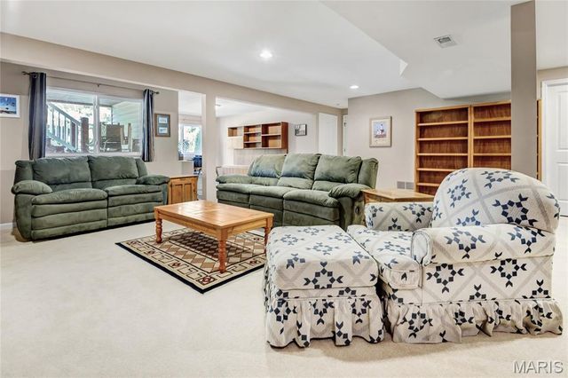1437 Colonial Drive, St Charles, MO 63304