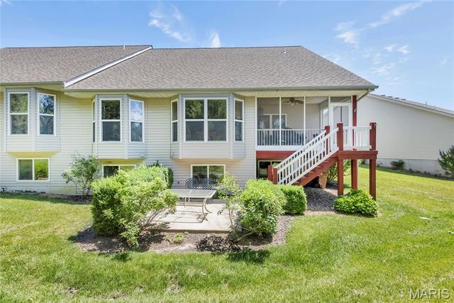 1437 Colonial Drive, St Charles, MO 63304