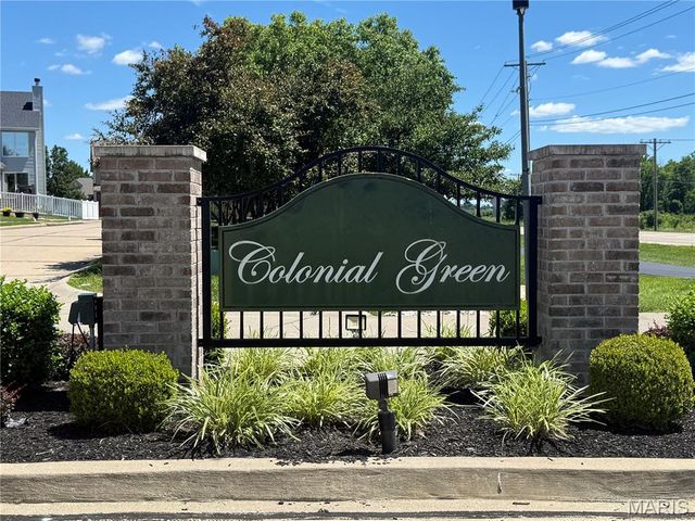 1437 Colonial Drive, St Charles, MO 63304