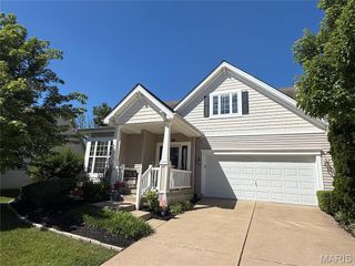 1437 Colonial Drive, St Charles, MO 63304