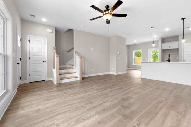 217 Hollywell Dr, Gallatin, TN 37066
