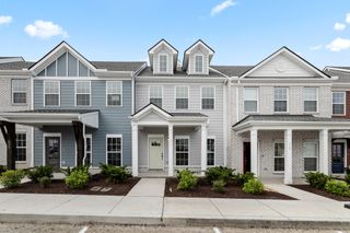 217 Hollywell Dr, Gallatin, TN 37066
