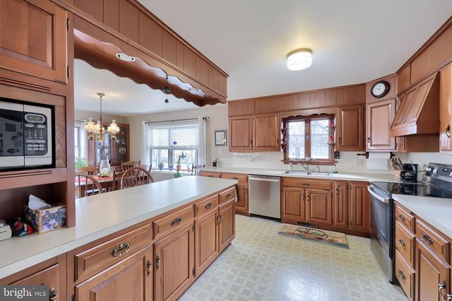 291 BUSHONG RD, Leola, PA 17540