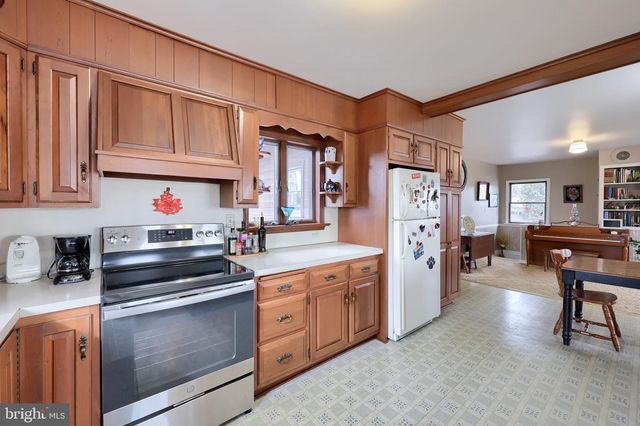 291 BUSHONG RD, Leola, PA 17540