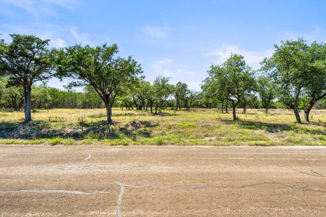 300 Stonegate LN, Dripping Springs, TX 78620