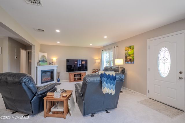 172 Ellisdale Road, Allentown, NJ 08501