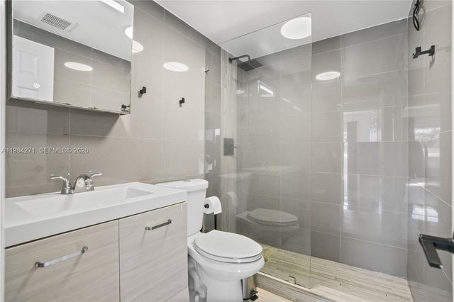 13105 Ixora Ct 215, North Miami, FL 33181