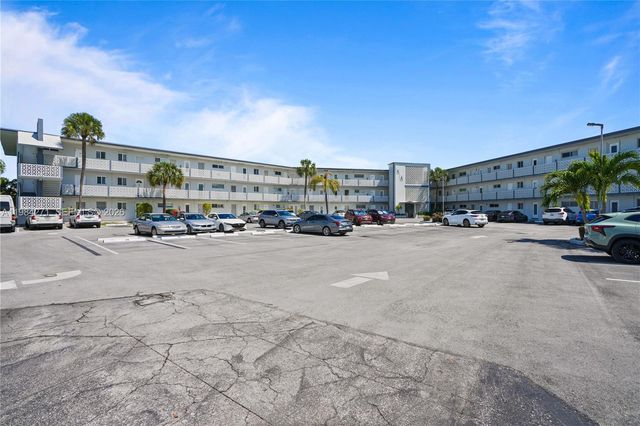 13105 Ixora Ct 215, North Miami, FL 33181