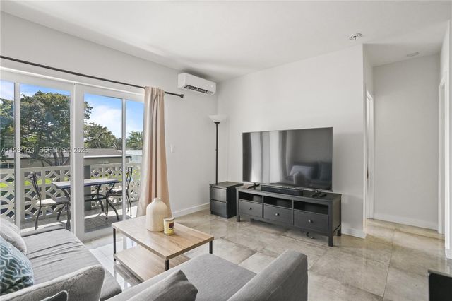 13105 Ixora Ct 215, North Miami, FL 33181