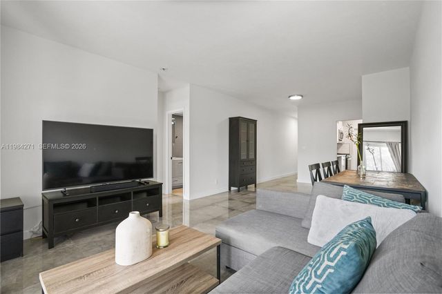 13105 Ixora Ct 215, North Miami, FL 33181