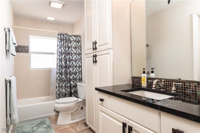 718 107th AVE N, Naples, FL 34108