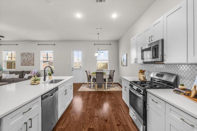 2000 Bethlehem Street, Irving, TX 75061