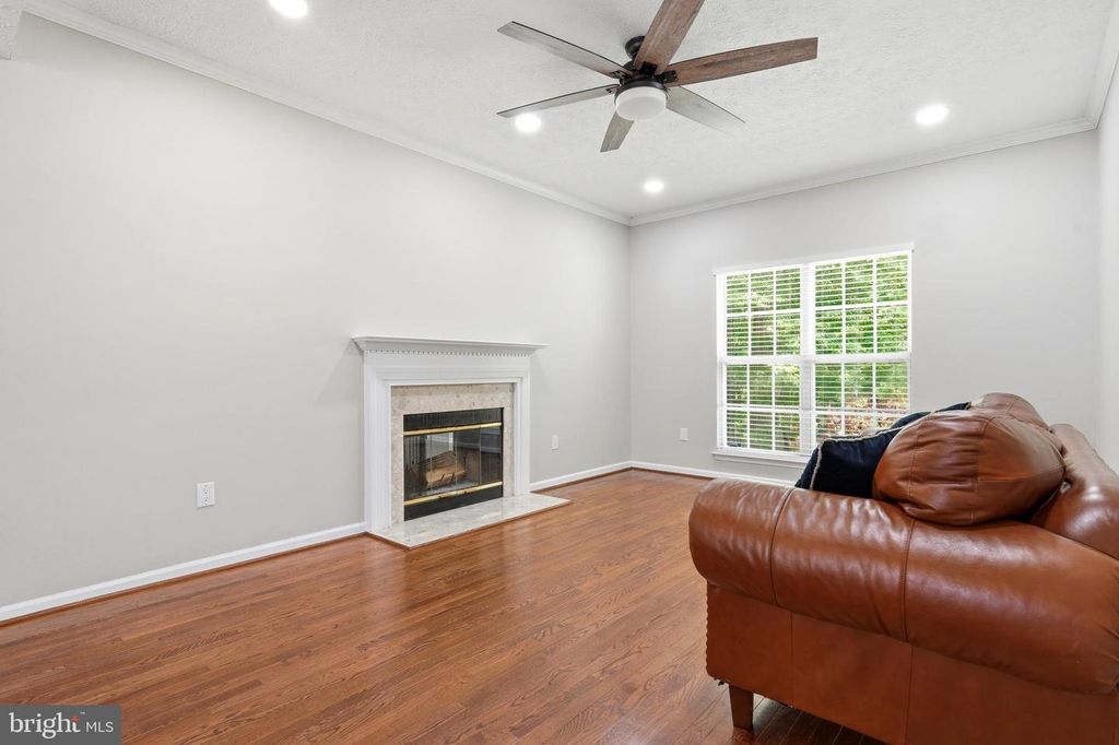 Image 10 of property listing at 2402 HIGHTEE CT, Crofton, MD 21114