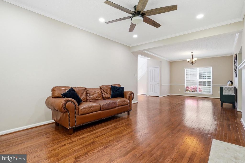 Image 11 of property listing at 2402 HIGHTEE CT, Crofton, MD 21114
