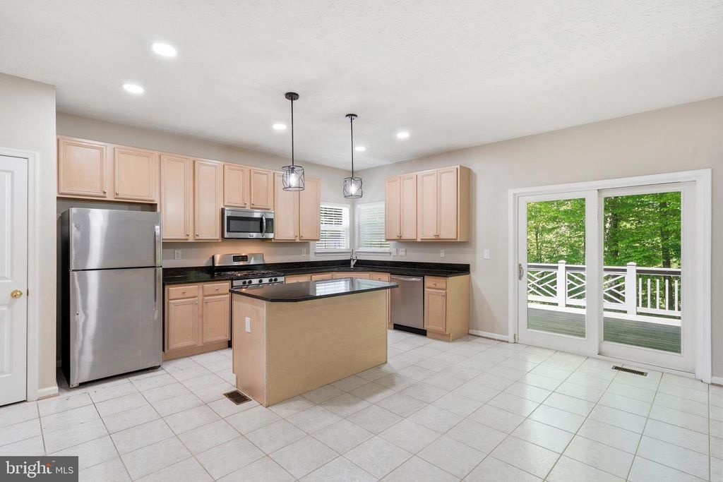 Image 12 of property listing at 2402 HIGHTEE CT, Crofton, MD 21114