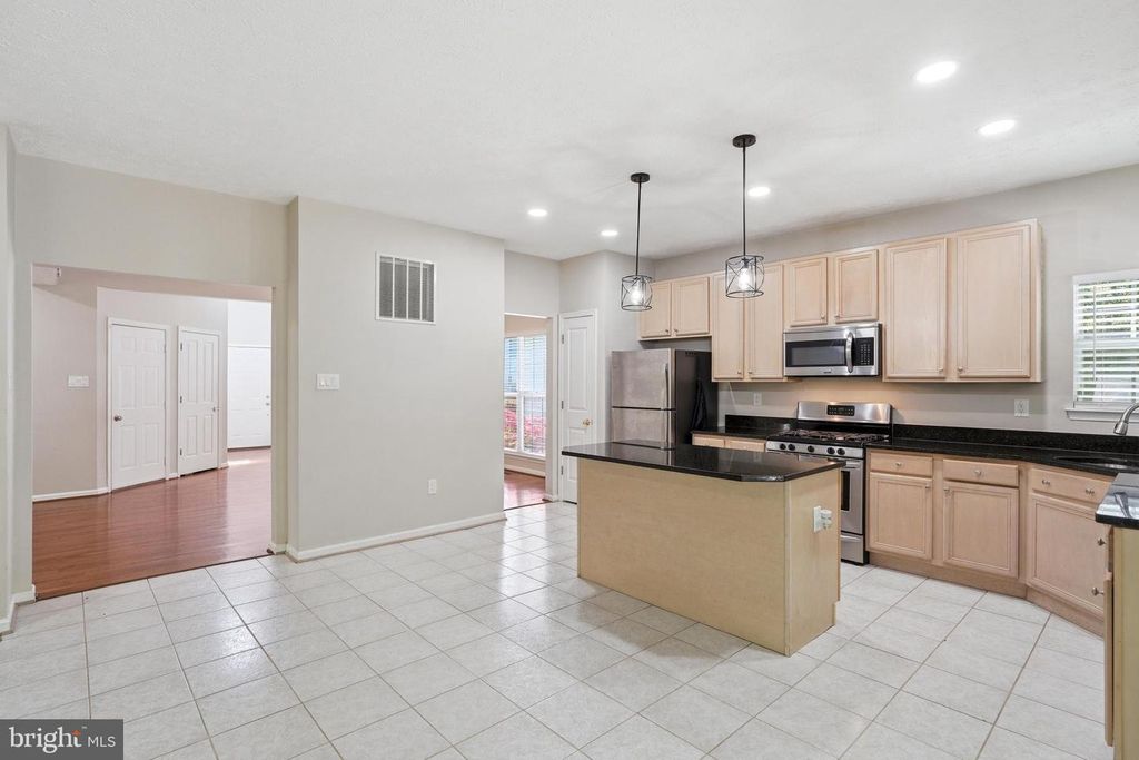 Image 13 of property listing at 2402 HIGHTEE CT, Crofton, MD 21114