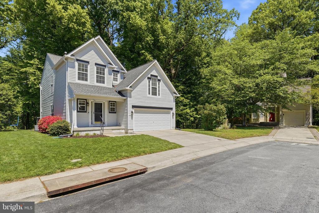 Image 3 of property listing at 2402 HIGHTEE CT, Crofton, MD 21114