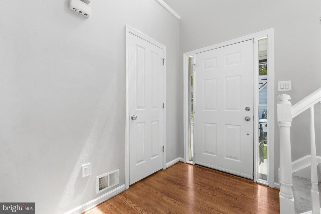 Image 4 of property listing at 2402 HIGHTEE CT, Crofton, MD 21114