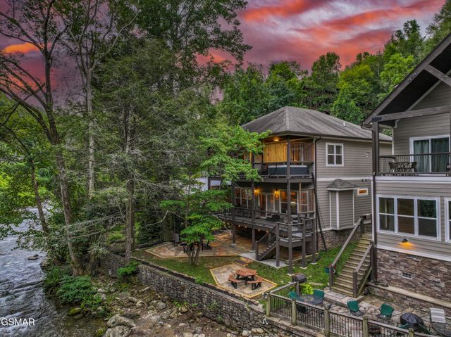 510 Hemlock Street, Gatlinburg, TN 37738