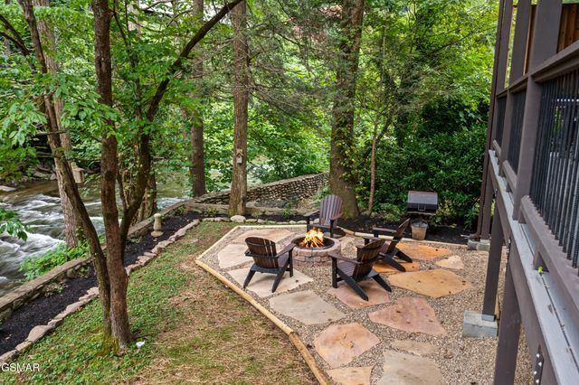 510 Hemlock Street, Gatlinburg, TN 37738