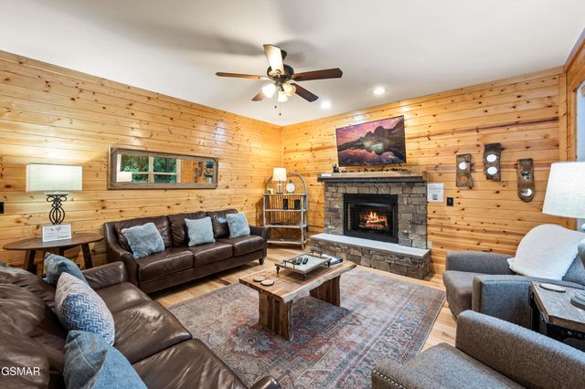 510 Hemlock Street, Gatlinburg, TN 37738