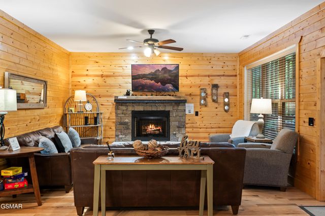 510 Hemlock Street, Gatlinburg, TN 37738