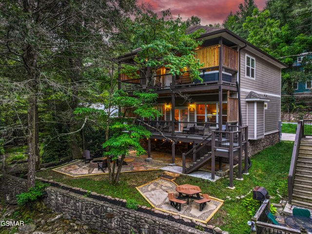 510 Hemlock Street, Gatlinburg, TN 37738