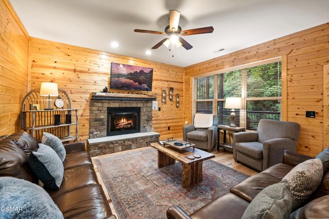 510 Hemlock Street, Gatlinburg, TN 37738