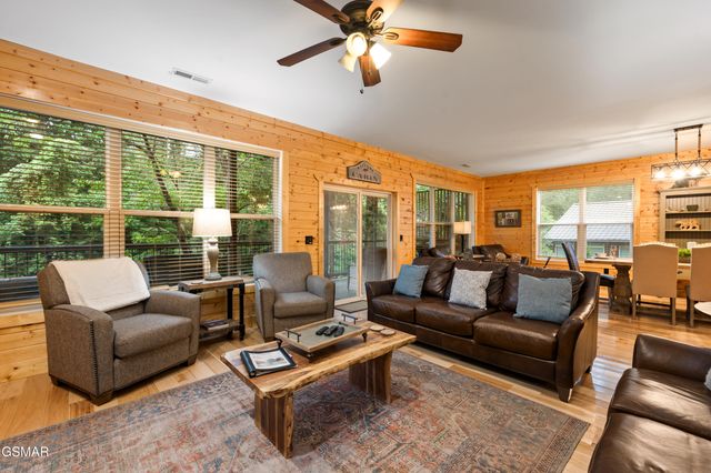 510 Hemlock Street, Gatlinburg, TN 37738