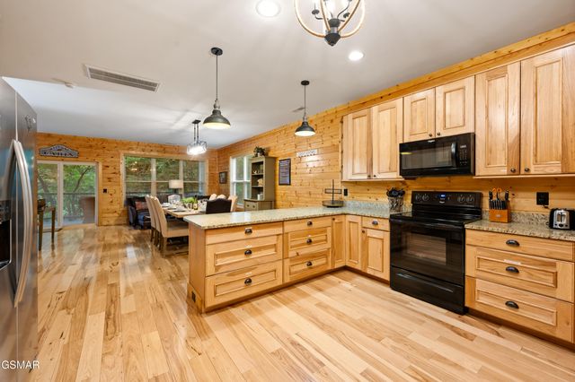 510 Hemlock Street, Gatlinburg, TN 37738