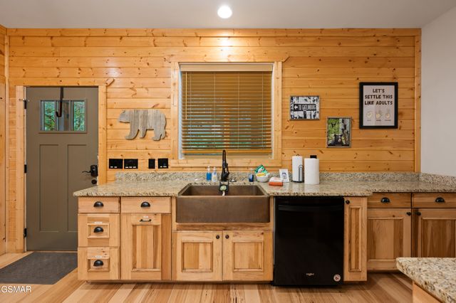 510 Hemlock Street, Gatlinburg, TN 37738