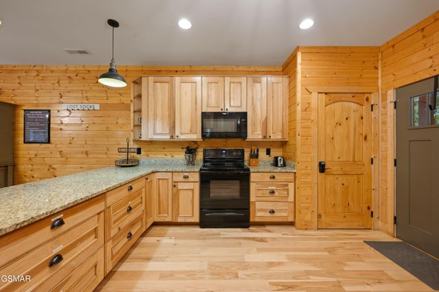 510 Hemlock Street, Gatlinburg, TN 37738