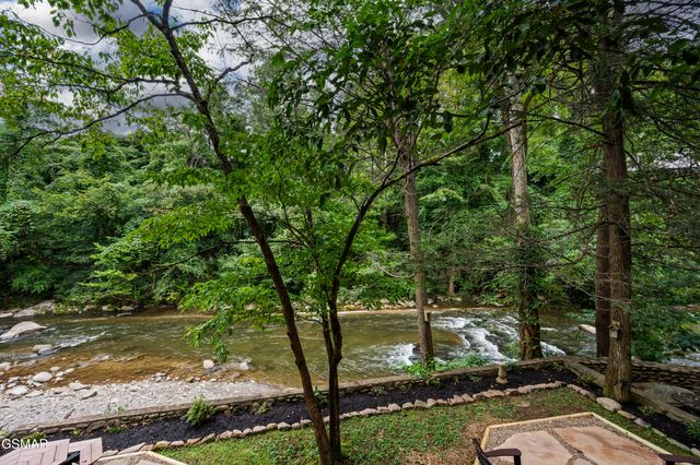 510 Hemlock Street, Gatlinburg, TN 37738