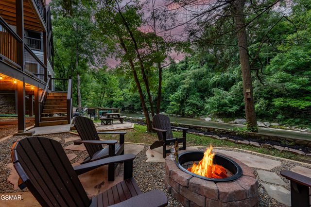 510 Hemlock Street, Gatlinburg, TN 37738