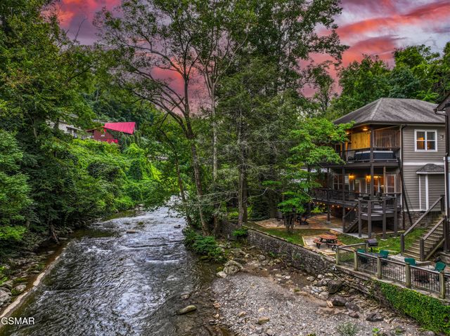510 Hemlock Street, Gatlinburg, TN 37738