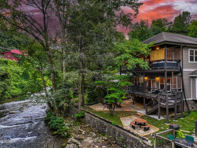 510 Hemlock Street, Gatlinburg, TN 37738