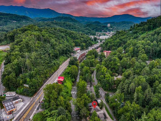 510 Hemlock Street, Gatlinburg, TN 37738