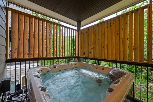 510 Hemlock Street, Gatlinburg, TN 37738