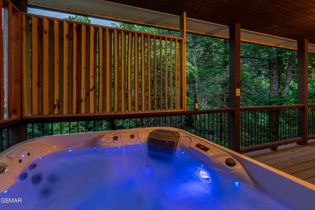 510 Hemlock Street, Gatlinburg, TN 37738