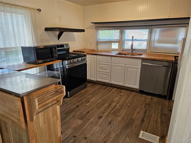 1964-106 River Road 106, Calverton, NY 11933