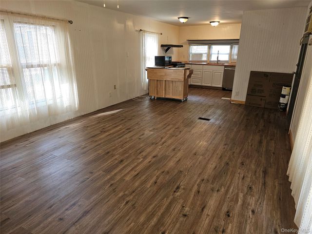 1964-106 River Road 106, Calverton, NY 11933